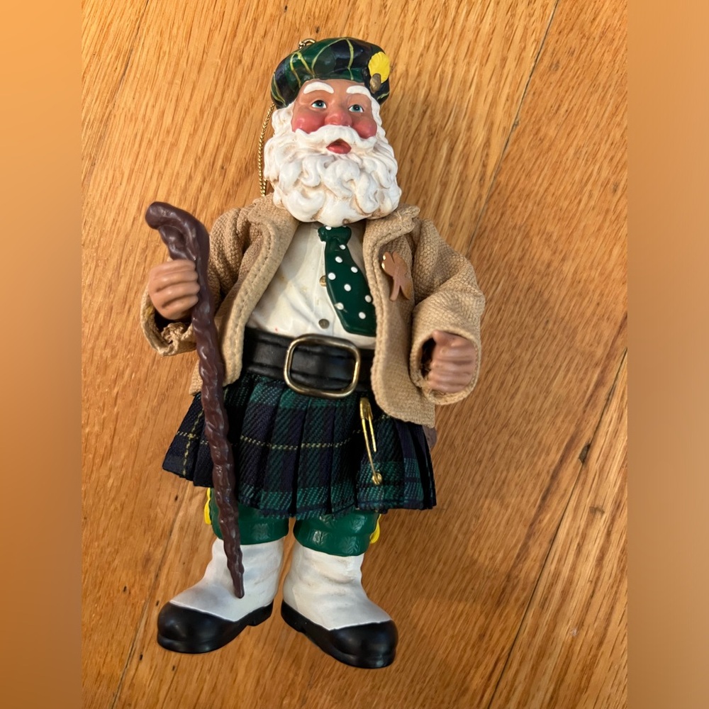 CLOTHTIQUE Santa 714129 Santa's Shillelagh 2000 Possible Dreams Irish